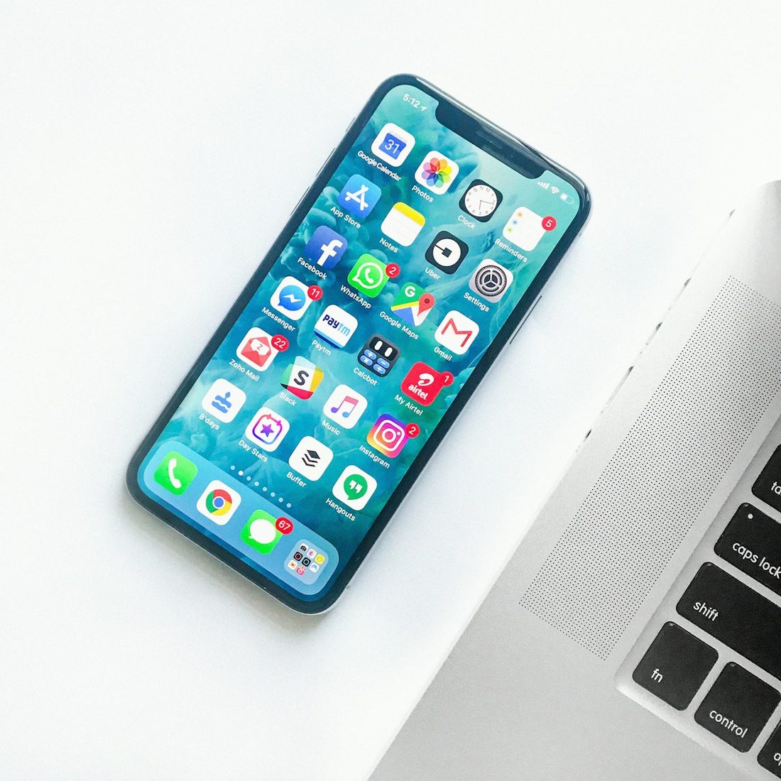 雷火电竞 APP 赛程与赛事列表界面示意
